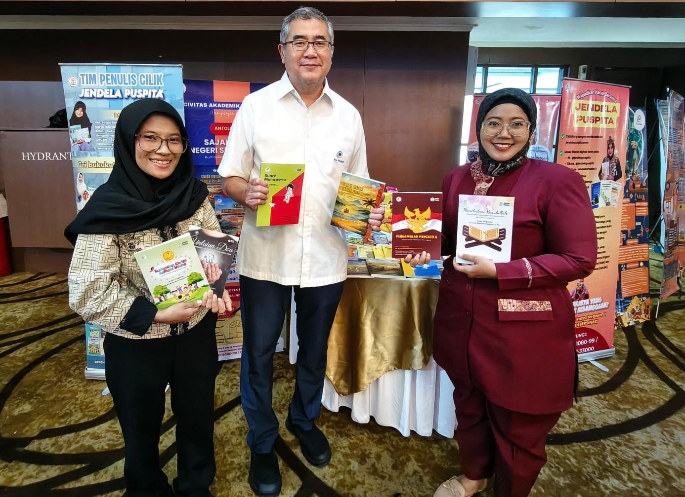 Bukan Sekadar Tugas Kuliah, Jendela Puspita Tampilkan Buku Karya Mahasiswa di Festival Project Esa Unggul