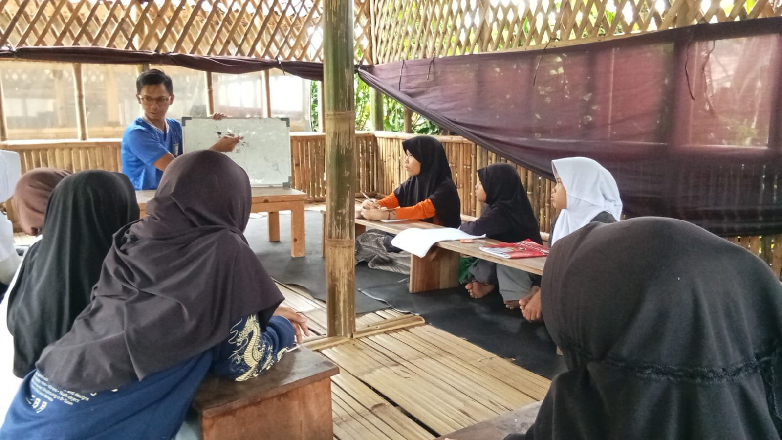 Kompleks Edukasi Putra Bangsa Jadi Ruang Belajar Gratis Anak Kampung Pasirangin