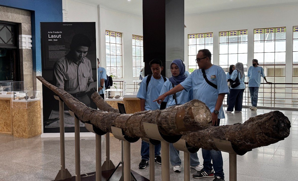 FIFGROUP Salurkan Beasiswa Ceria 2025 untuk 473 Anak Karyawan