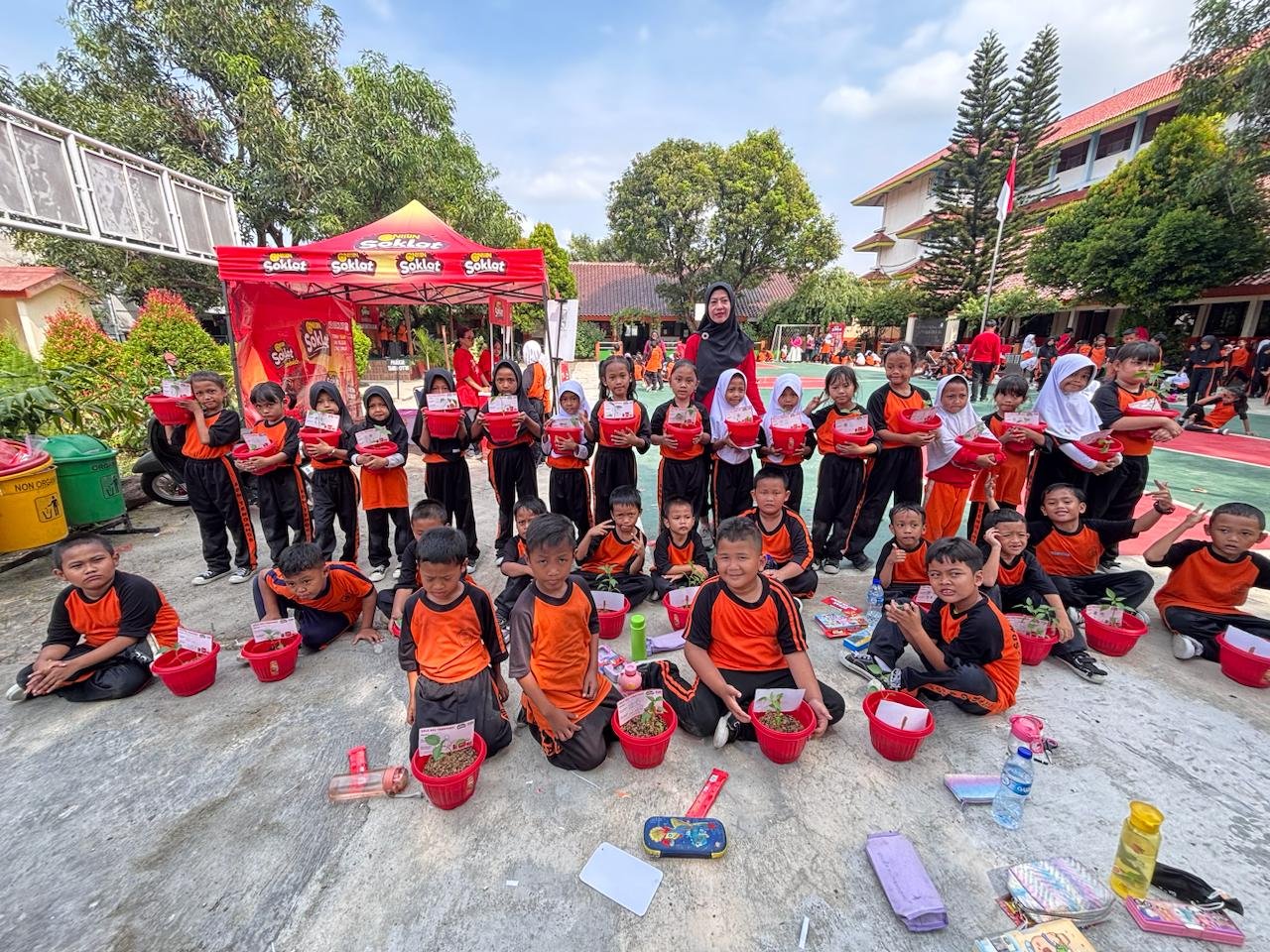 5.000 Siswa SD Jakarta Tanam 3.000 Pohon di Tengah Krisis Lingkungan