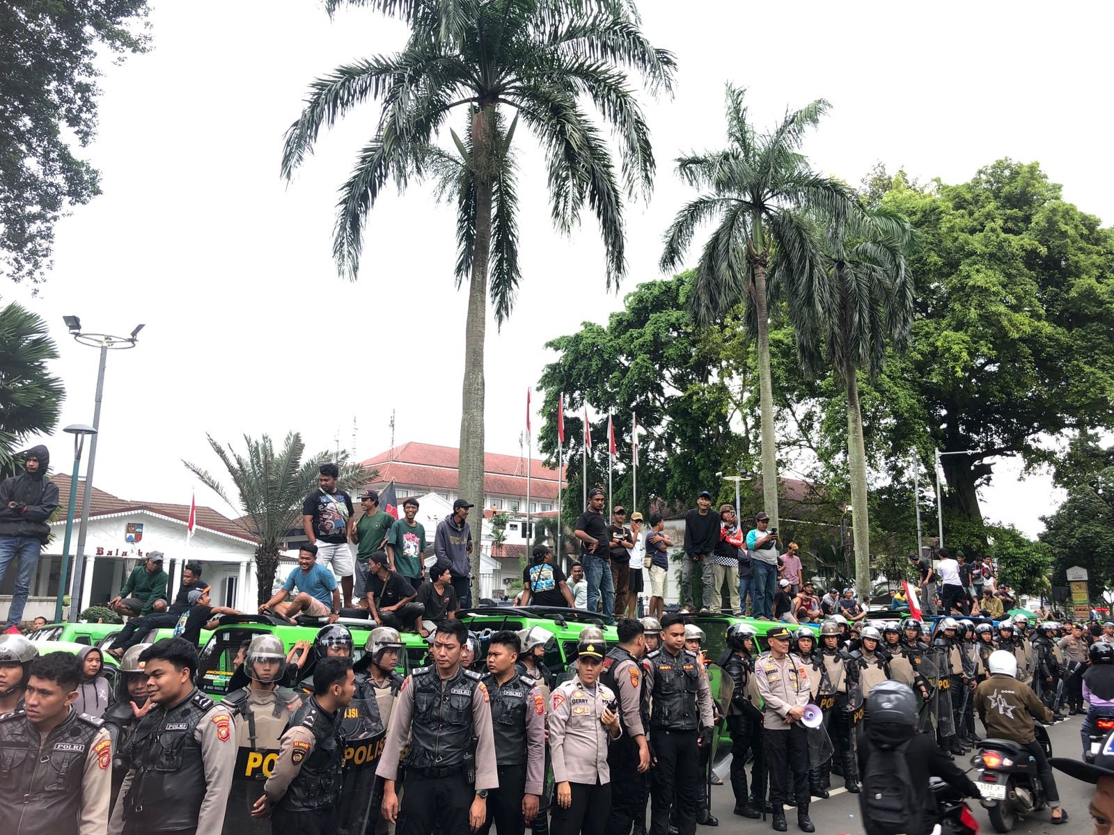 Demo Sopir Angkot di Balai Kota Bogor, Tolak Penghapusan Kendaraan Tua