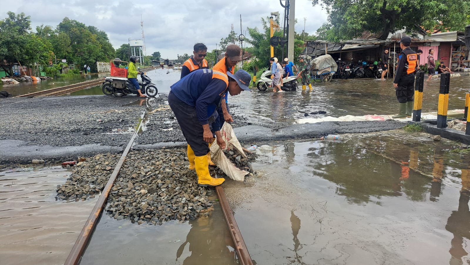 Operasional Kereta Dipulihkan Usai Banjir, KAI Berlakukan Pembatasan Kecepatan