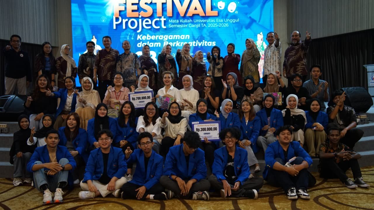 Mahasiswa Esa Unggul Pamerkan Kreativitas dan Inovasi dalam Festival Project Mata Kuliah Universitas