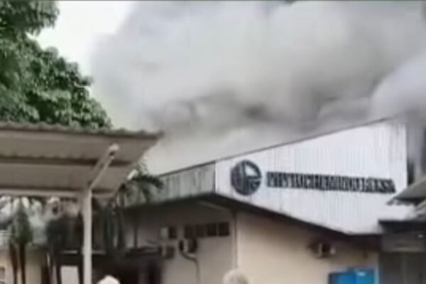 Kebakaran Pabrik di Gunung Putri Bogor, Puluhan Petugas Damkar Gabungan Dikerahkan