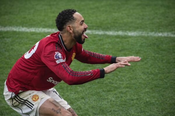 Duo Brazilian Membuat Old Trafford Bergemuruh