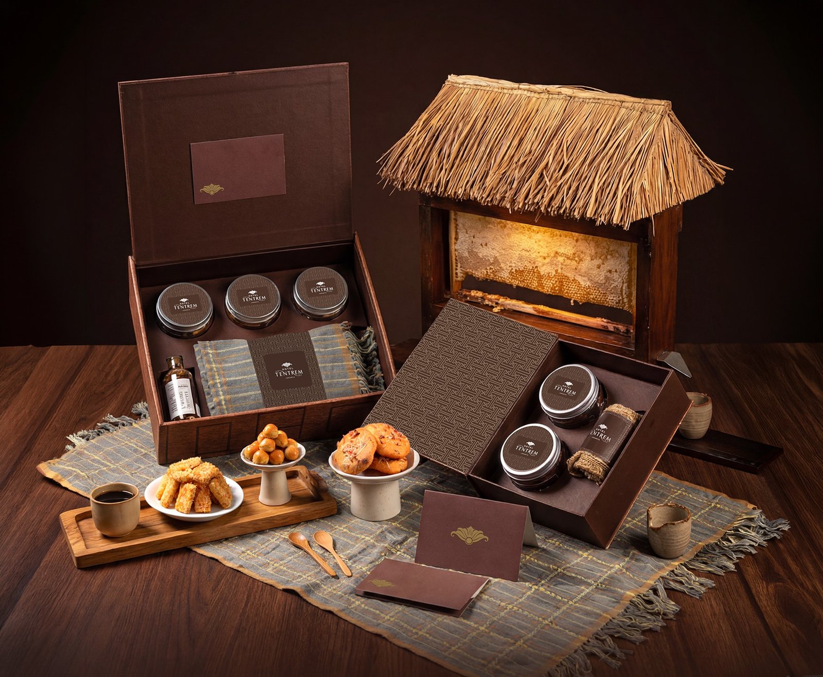 Unik dan Sarat Makna! Hotel Tentrem Jakarta Hadirkan Hampers Ramadan Bernuansa Budaya Baduy