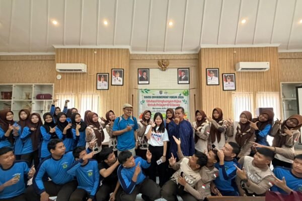 Komib Indonesia Gelar Youth Environment Forum di Cilacap, Pelajar Tanam Trembesi dan Belajar Cegah Perubahan Iklim