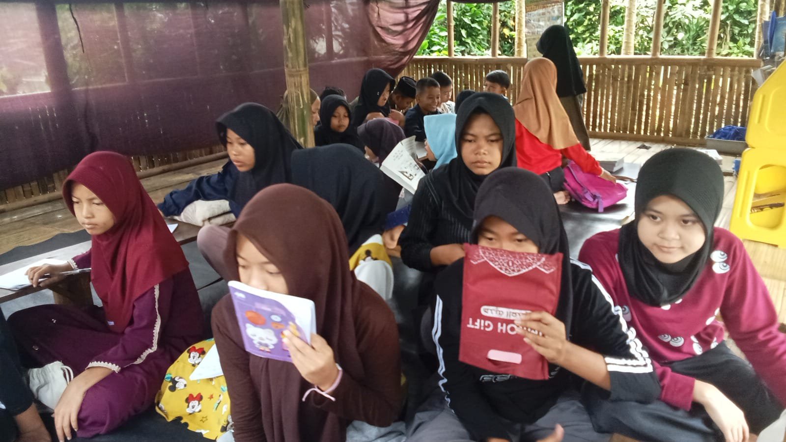 Nyala Aksara dari Bogor: Ketika Taman Baca Mengalahkan Gawai Anak-Anak