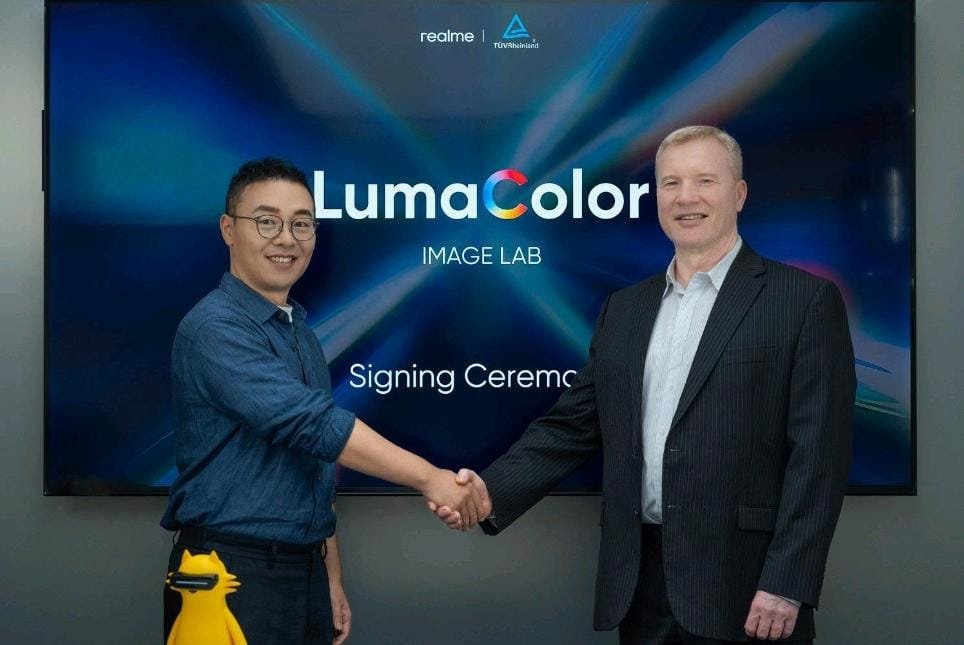 LumaColor IMAGE realme 16 Series 5G