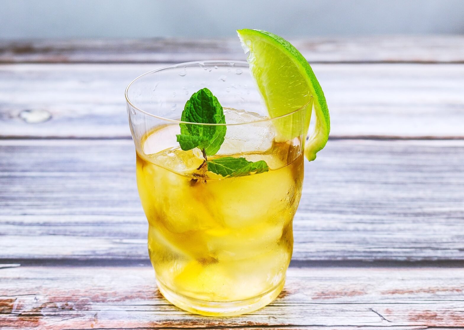 Tak Sekadar Segar, Air Lemon Punya 7 Manfaat Penting untuk Kesehatan