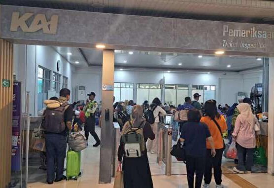 KAI Catat Penjualan Tiket Lebaran 2026 Tembus 4,9 Juta Penumpang