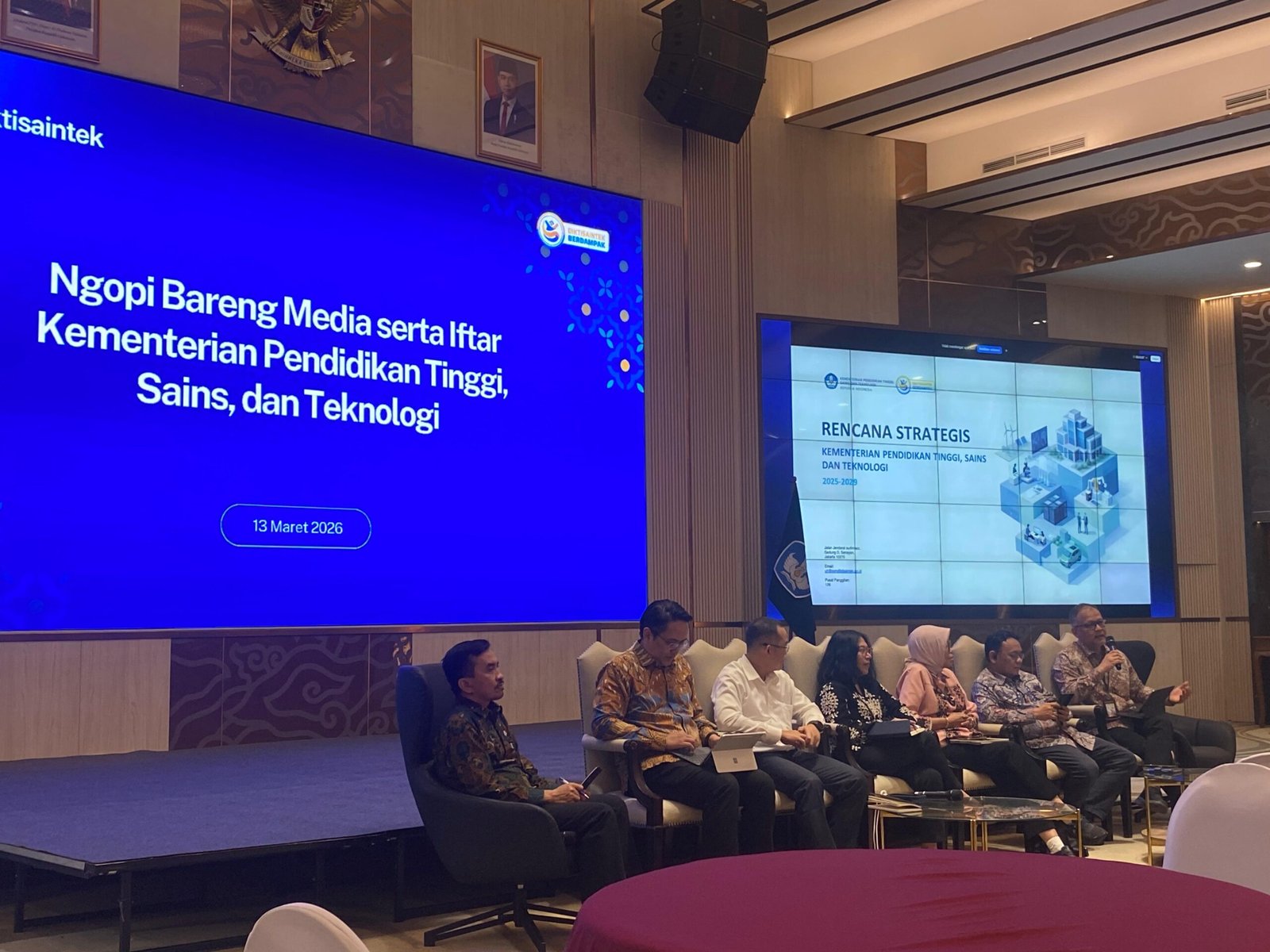 Kemdiktisaintek Perkuat Pendidikan Tinggi Menuju Indonesia Emas 2045