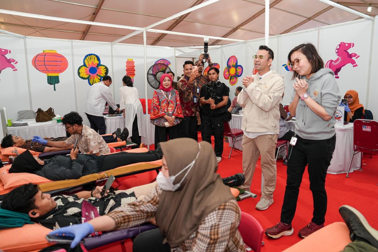 Imlek Bertemu Ramadan, Wamen Ekraf dan Raffi Ahmad Gaungkan Harmoni di Lapangan Banteng