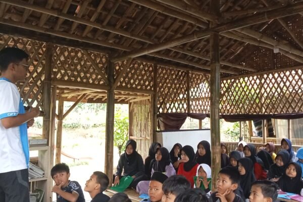 Ramadhan Ceria Putra Bangsa Ajarkan Matematika dan Kaligrafi untuk 50 Anak di Bogor