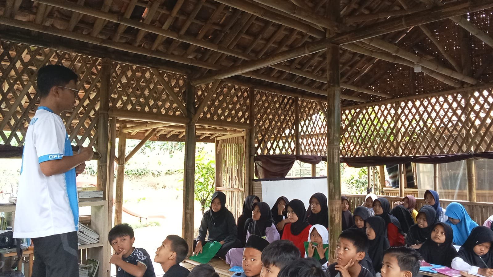 Ramadhan Ceria Putra Bangsa Ajarkan Matematika dan Kaligrafi untuk 50 Anak di Bogor