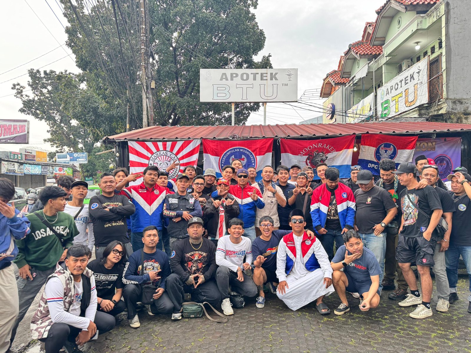 Aksi Sosial Ramadan: Moonraker Bogor Raya dan CAS Bagikan Takjil untuk Warga Bogor Barat