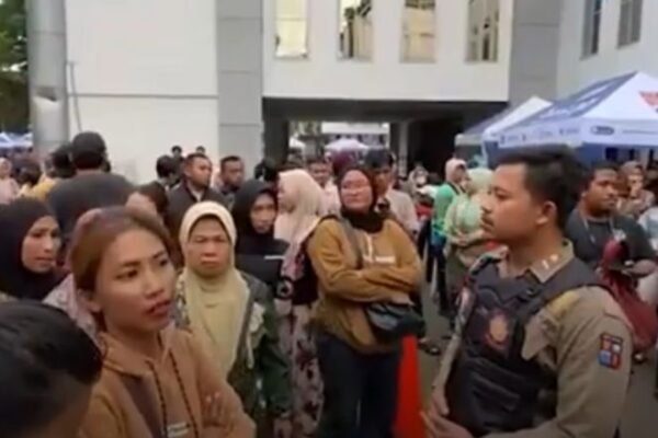 Kupon Antrean Habis, Warga Bogor Gagal Tukar Uang Baru Jelang Lebaran