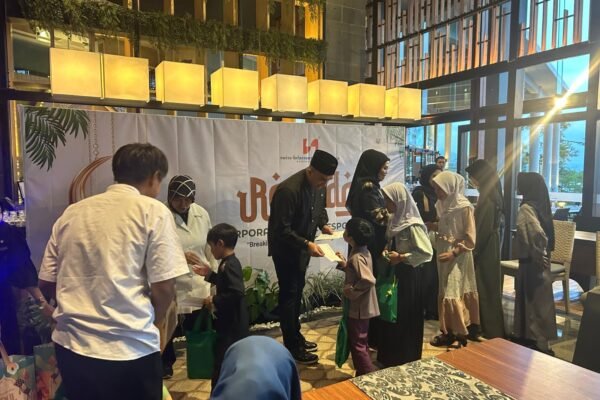 Swiss-Belresort Dago Heritage berbagi Ramadan