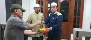 Ramadan Penuh Berkah, D’Besto Berbagi 100 Paket Takjil untuk Warga dan Pengguna Jalan di Kalimalang Bekasi
