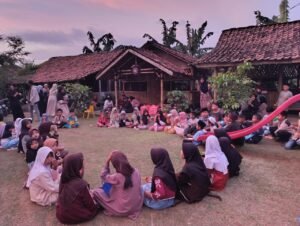 Remaja Kampung Pasirangin Kelola Santunan, “Ramadhan Ceria” Daya Putra Bangsa Ditutup gembira