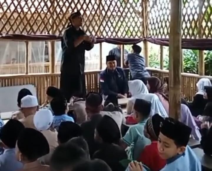 Remaja Kampung Pasirangin Kelola Santunan, “Ramadhan Ceria” Daya Putra Bangsa Ditutup gembira