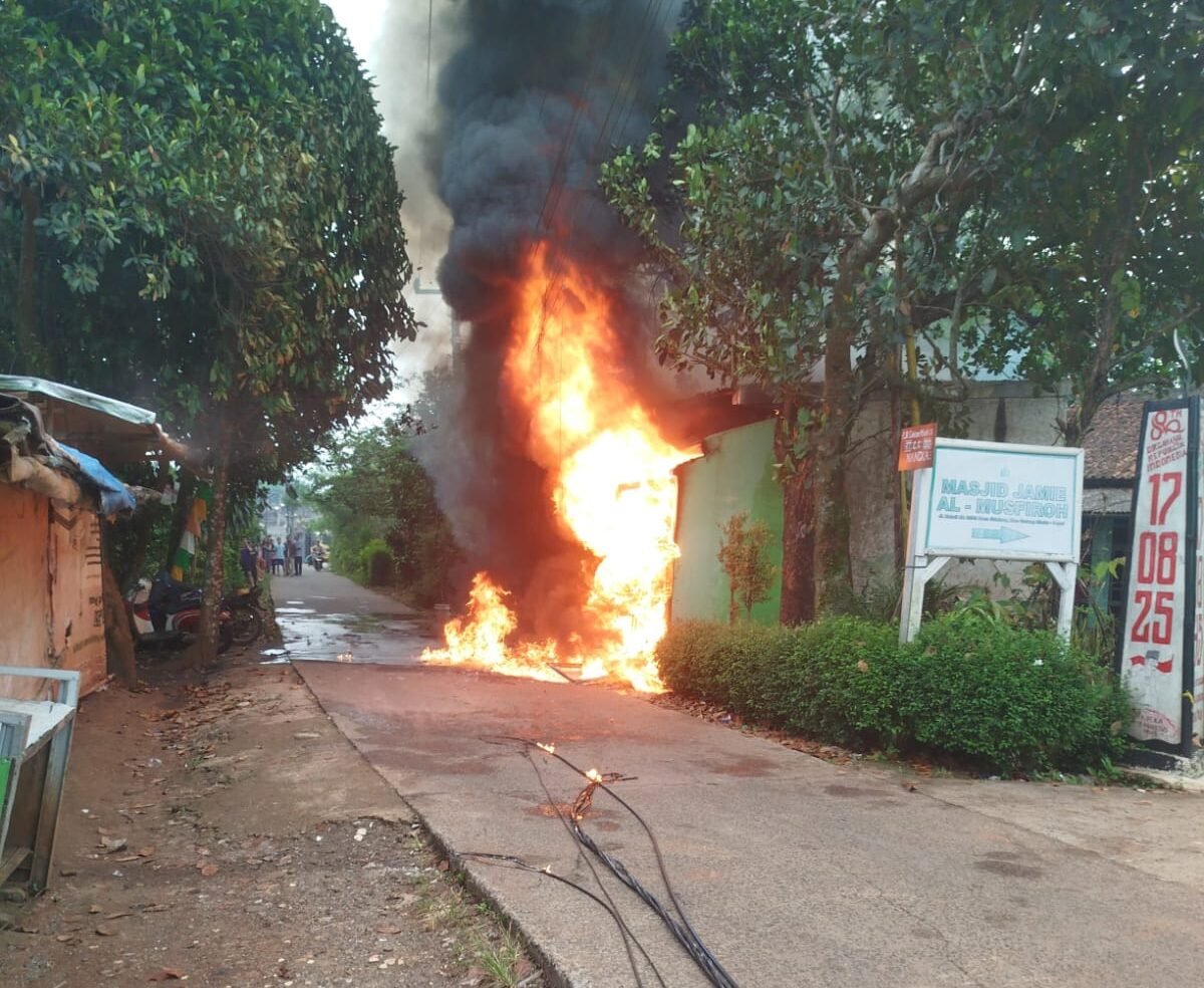 Warung Terbakar di Cidokom Bogor, Pemilik Terluka Saat Selamatkan Usaha