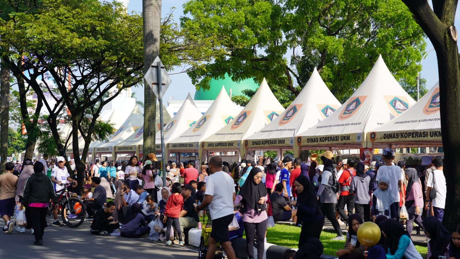 Ribuan Warga Padati CFD Bogor, Pedagang UMKM Raup Cuan Pagi Hari