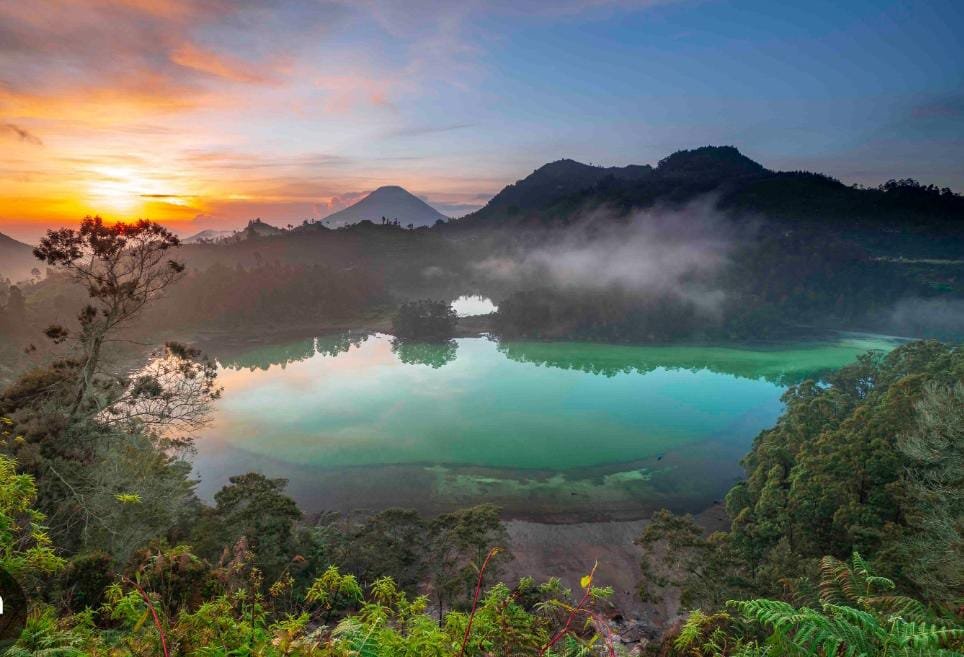 Pesona Telaga Warna di Puncak, Danau Unik yang Bisa Berubah Warna