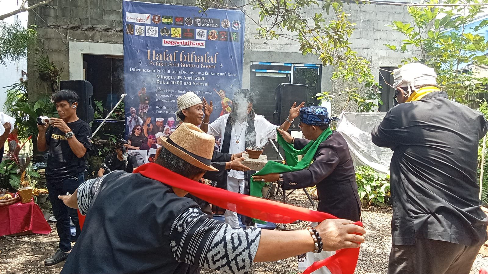 Performance Art Anomali Ummat Terbaik Untuk Kehidupan