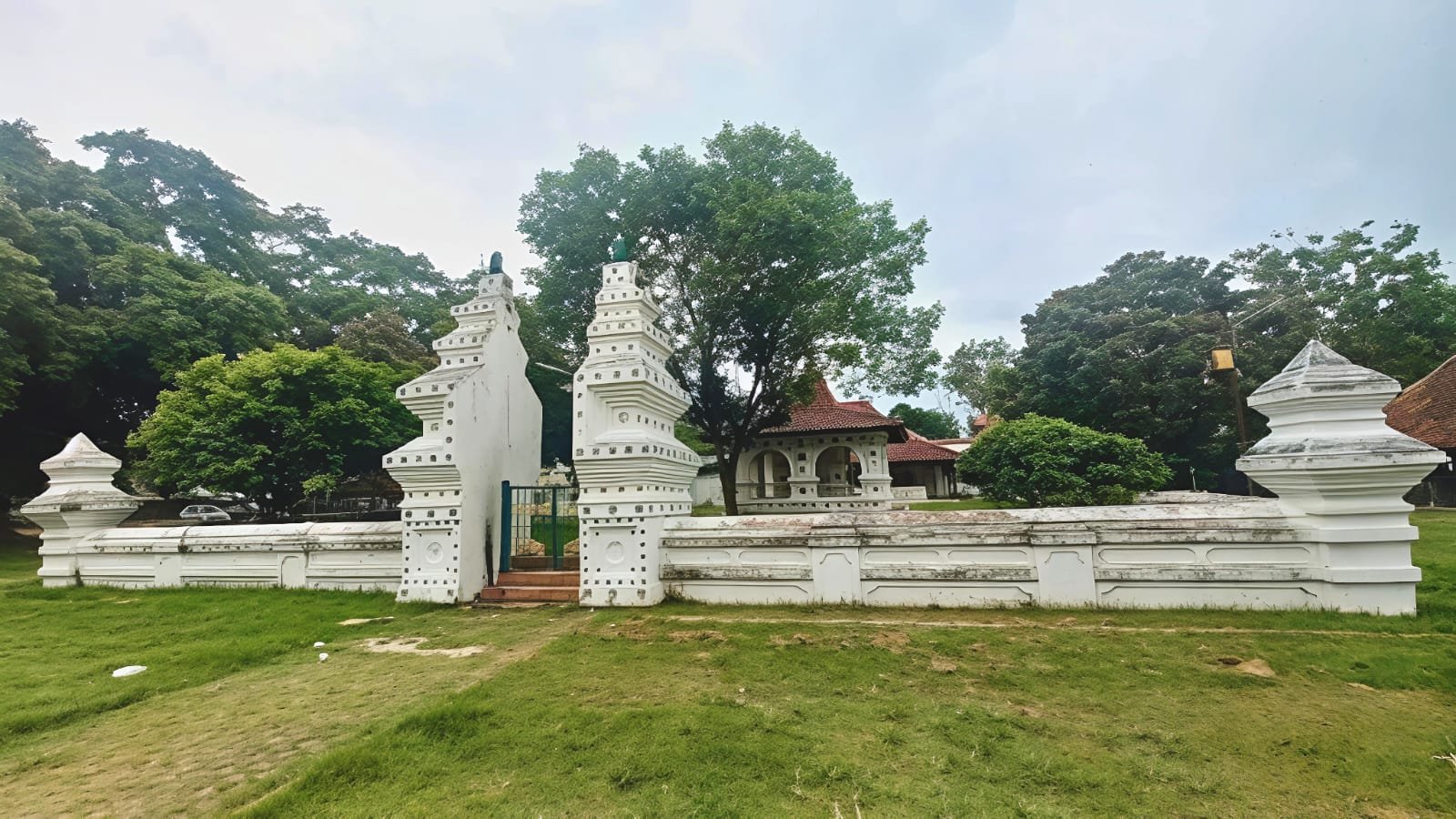 Jalan-Jalan ke Keraton Kanoman Cirebon, Nikmati Suasana Tenang dan Kaya Budaya