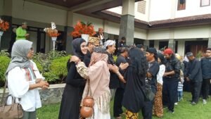 Di Antara Pelukan dan Air Mata, Ratusan Pegiat Seni Bogor Bertahan Menjaga Warisan yang Hampir Hilang