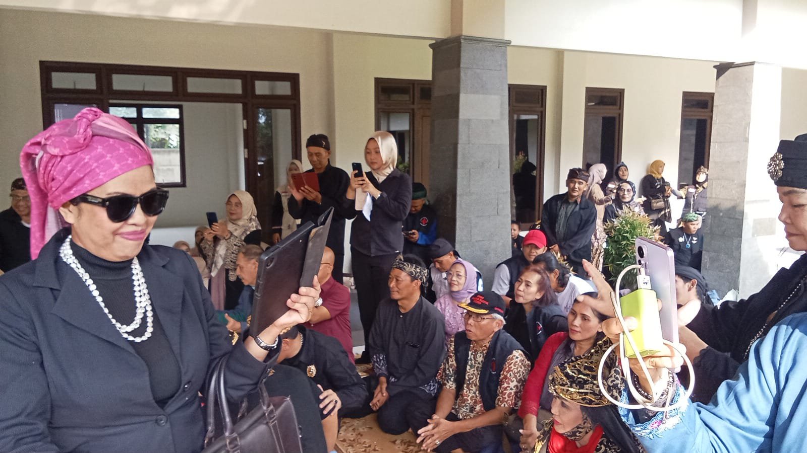 Di Antara Pelukan dan Air Mata, Ratusan Pegiat Seni Bogor Bertahan Menjaga Warisan yang Hampir Hilang