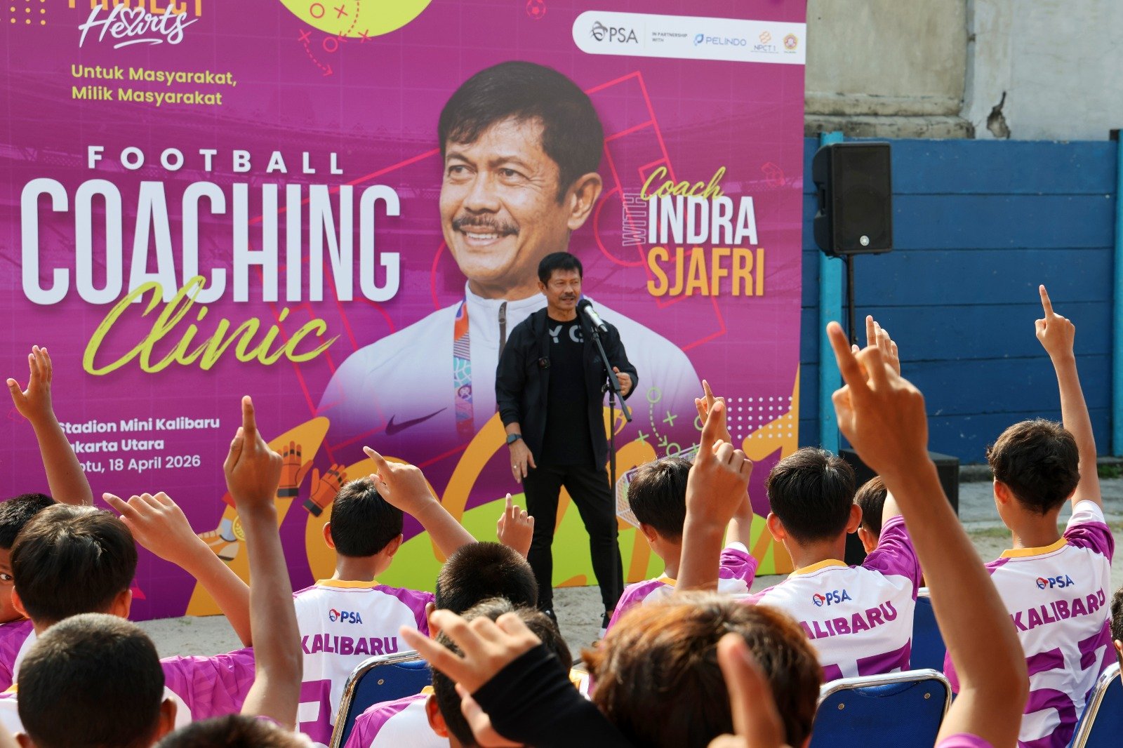 PSA Luncurkan Project Hearts di Kalibaru, Gandeng Indra Sjafri Latih Anak Muda