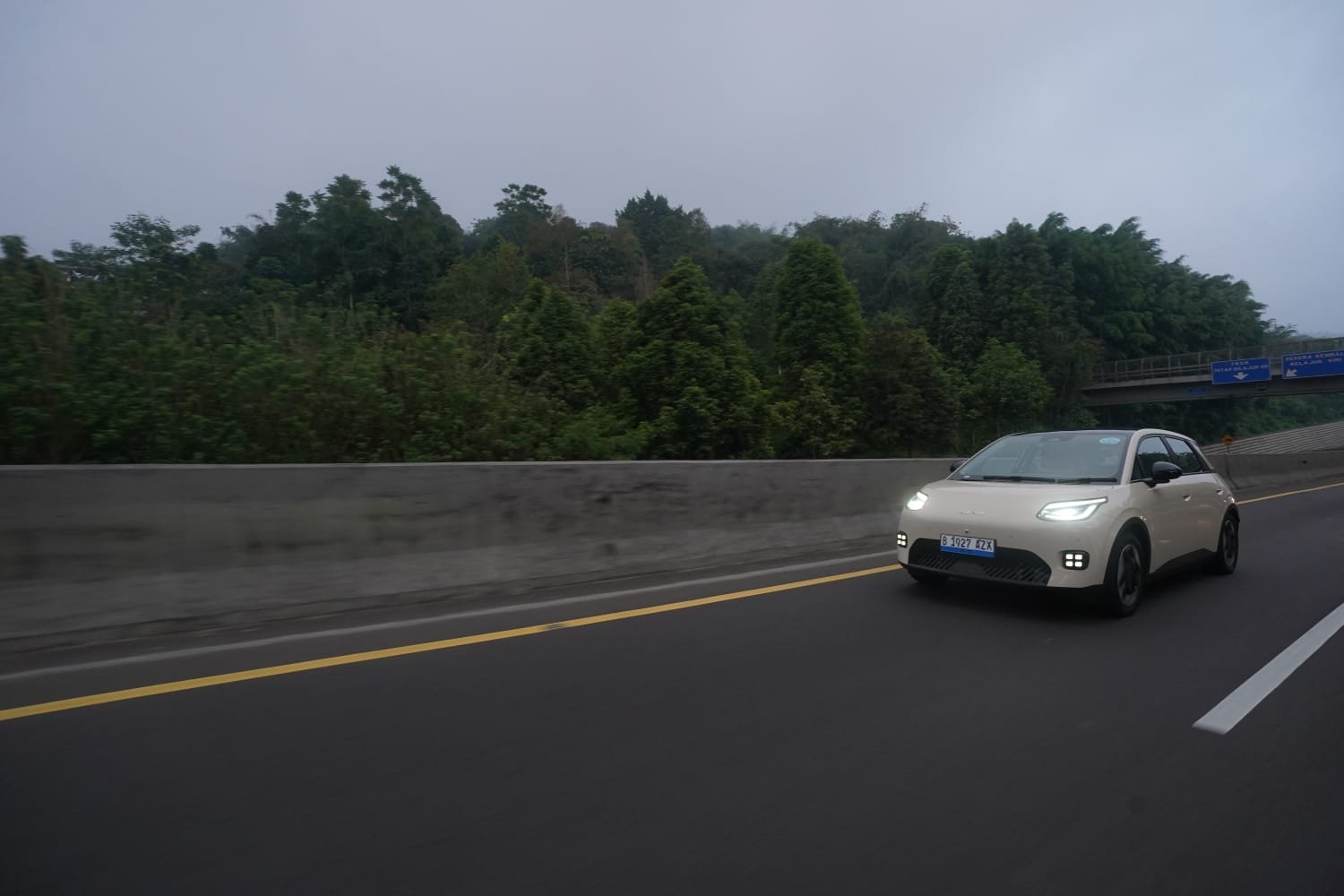 AION UT Pimpin Penjualan Medium Hatchback EV Maret 2026, Catat 242 Unit