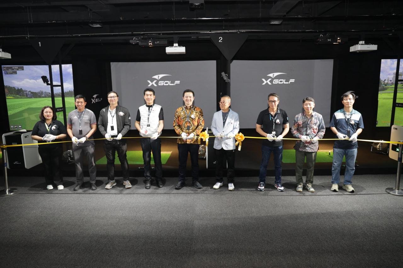 Gak Perlu ke Lapangan! X-GOLF Hadirkan Golf Simulator Modern di Cikarang