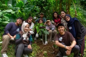 Teens Go Green x HMNS Bikin Gebrakan! Anak Muda Depok Bersihkan Ciliwung di Hari Bumi 2026