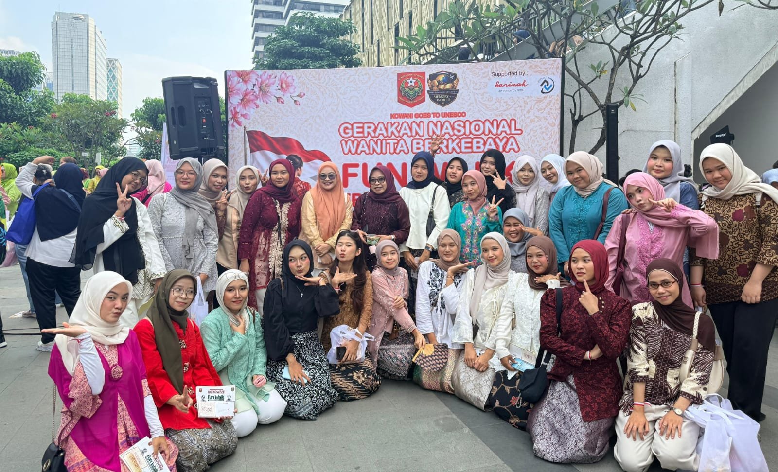 Ribuan Perempuan Berkebaya Serbu Jalanan Jakarta, Aksi KOWANI Ini Jadi Sorotan