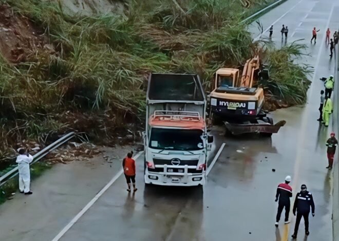 Longsor Tutup Sebagian Ruas Tol Parungkuda KM 72, Arus Dialihkan ke Cigombong