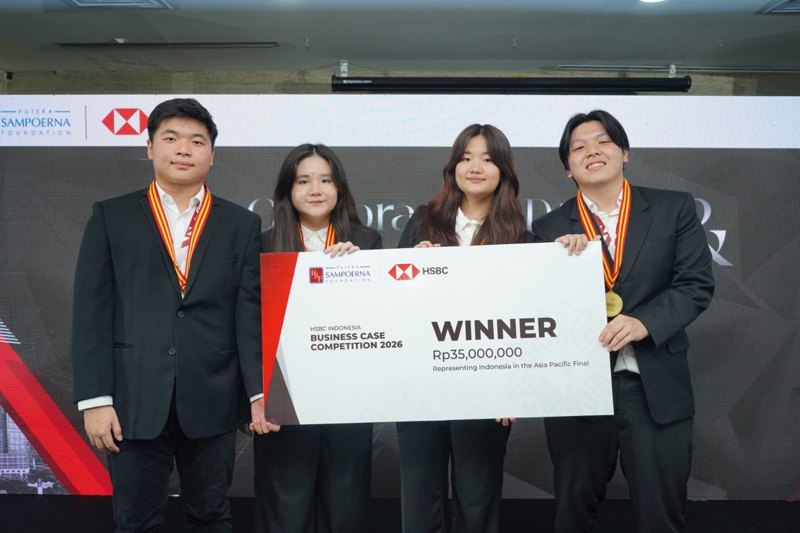 Mahasiswa Sampoerna University Bikin Bangga! Juara Kompetisi Bisnis HSBC 2026