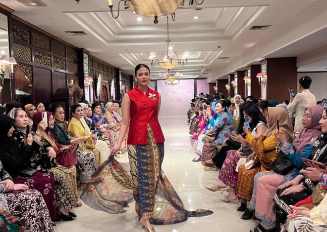 Batik Danar Hadi Angkat Cahaya Kartini Lewat Koleksi Batik dan Kebaya Penuh Makna