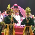 Dedi Mulyadi Naik Kuda Putih Pimpin Kirab Mahkota Binokasih di Bogor