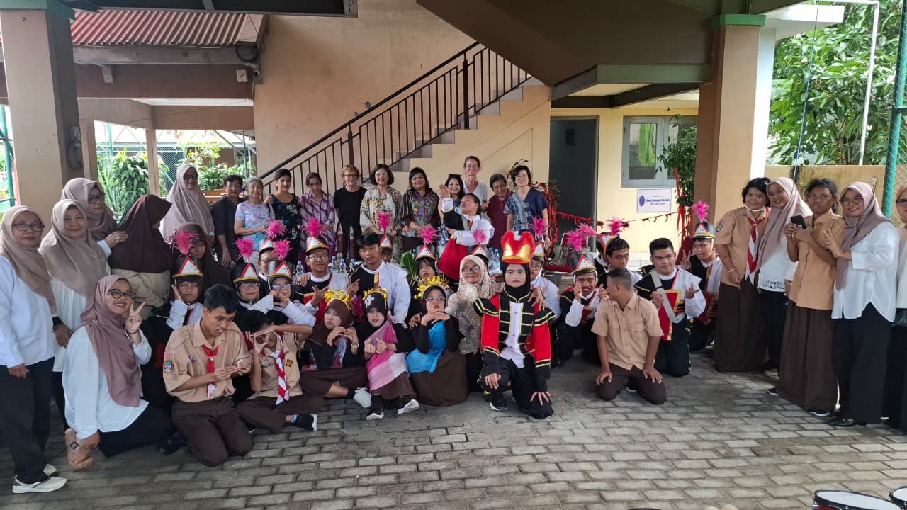WIC Bantu Perbaiki Benteng Rusak SLB Nur Abadi, Kini Siswa Bisa Belajar Lebih Aman