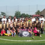 Pulalo dan Iskandar Latih Pesepak Bola Cilik di Sawangan Depok