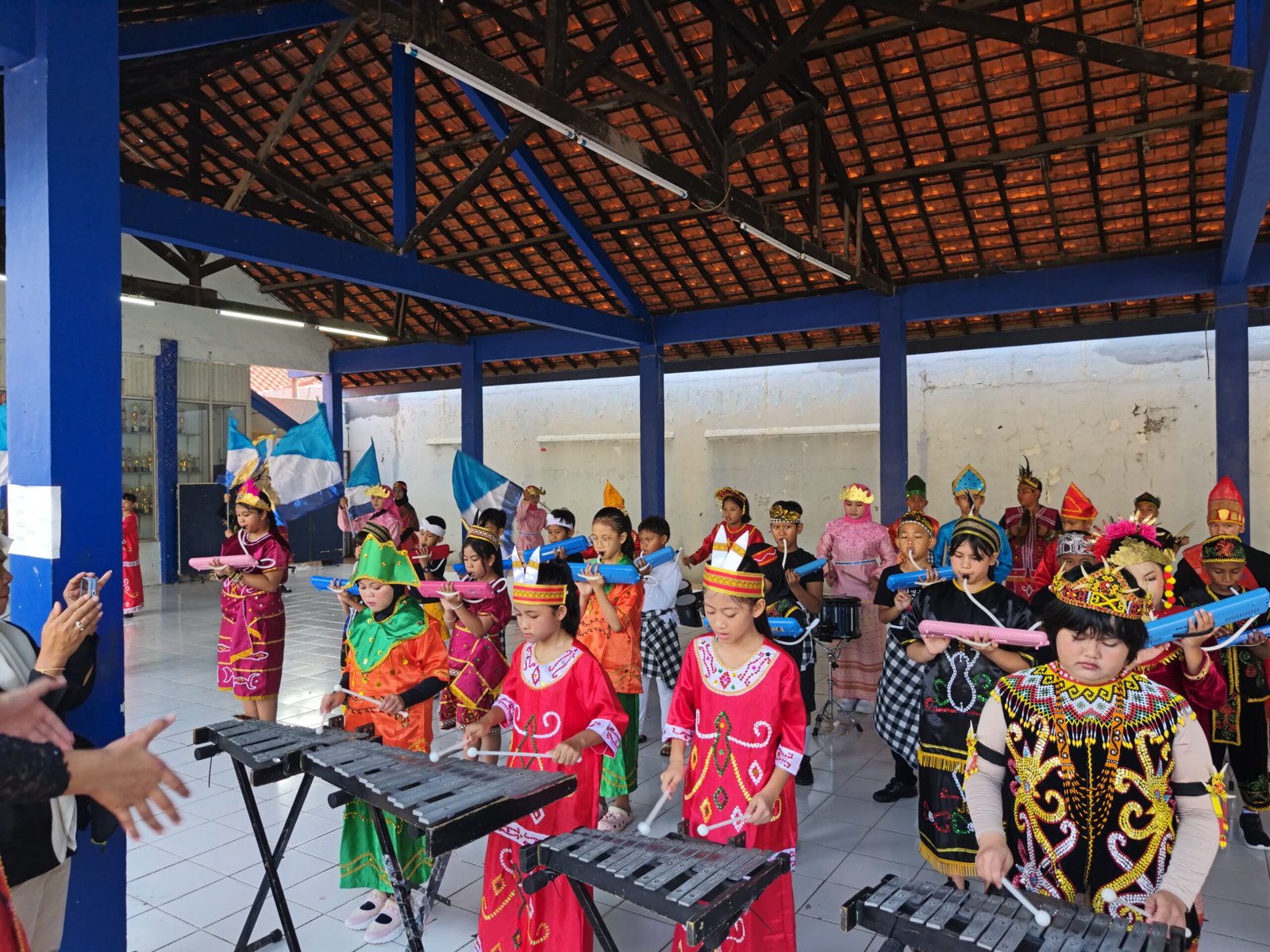 Meriah! Siswa SD Angkasa 12 Halim Tampilkan Parade Budaya Nusantara di Pentas Seni 2026