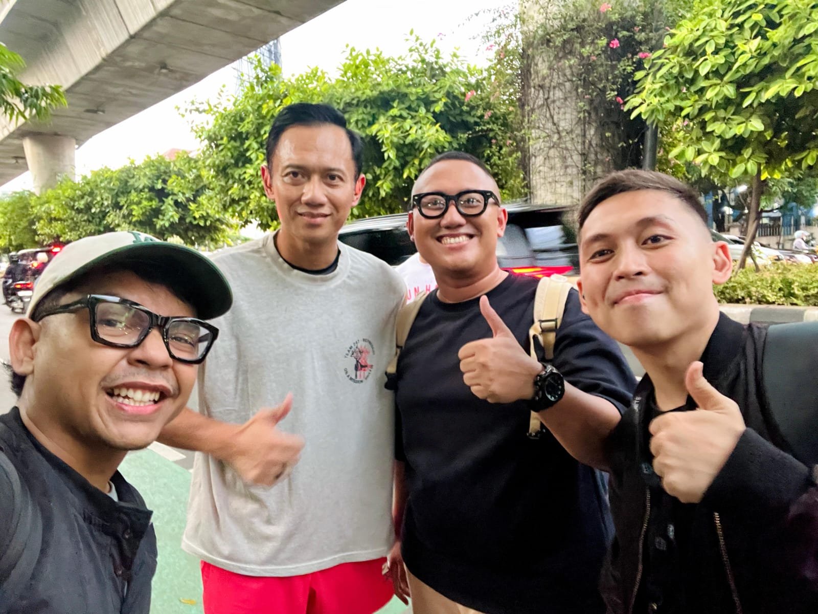 AHY Curi Perhatian Saat Jogging di Jakarta Selatan, Ramah Sapa Karyawan Startup Plasticpay