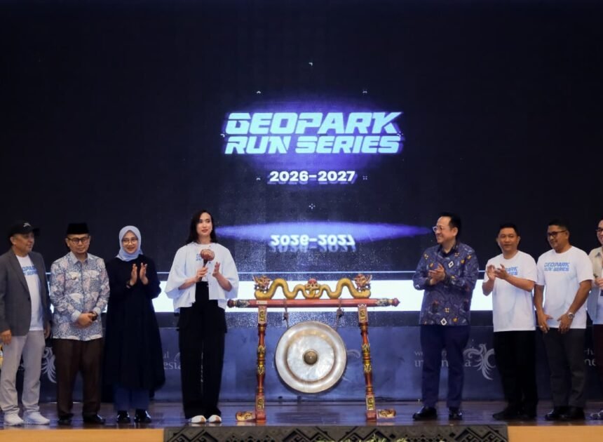 Lari Sambil Menikmati Alam, Geopark Run Series 2026–2027 Sambangi Ijen hingga Belitung