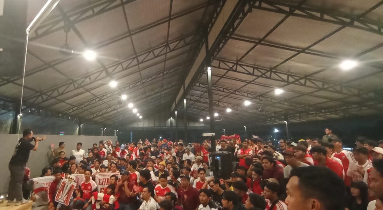 Setelah 22 Tahun Menunggu, Arsenal Akhirnya Angkat Trofi Premier League Lagi