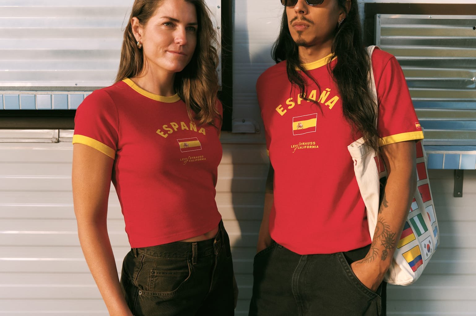 Levi’s® Bawa Energi Sepak Bola Dunia ke Fashion Streetwear Lewat Country Ringer Tees