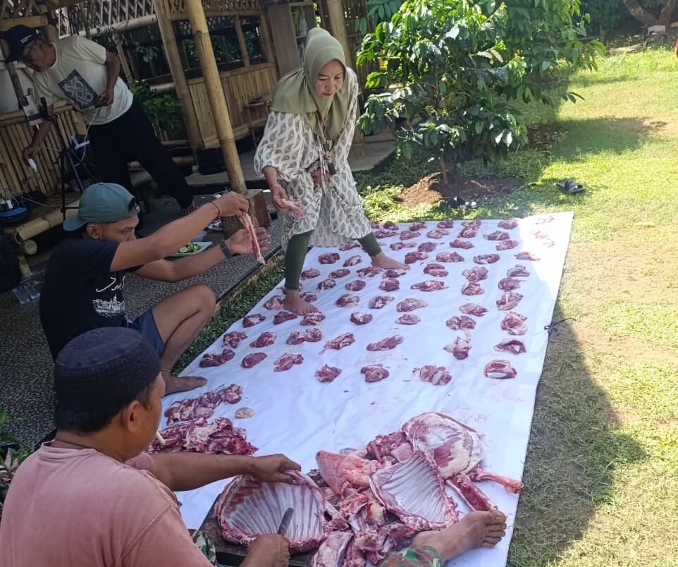 Iduladha Lebih Bermakna, Daya Putra Bangsa Salurkan 80 Paket Kurban untuk Warga