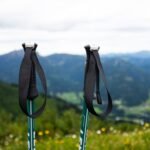 Trekking Pole di Aktivitas Glamping: Manfaat dan Fungsinya